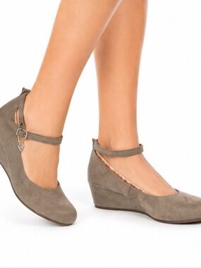 POP Girls Taupe Suede Wedge Mary Jane Shoes Size 4 Big Kid